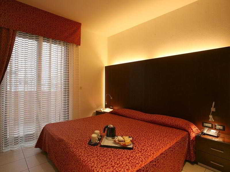 Residence Domus Римини Экстерьер фото