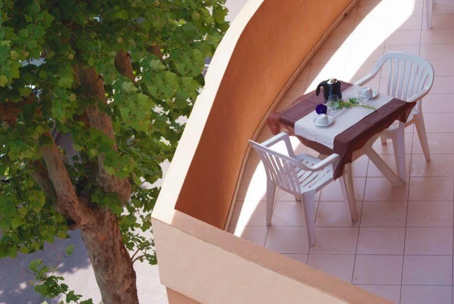 Residence Domus Римини Экстерьер фото